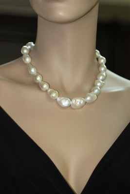 Ожерелье из белого японского речного жемчуга "барокко". Жемчужины 13-15 мм