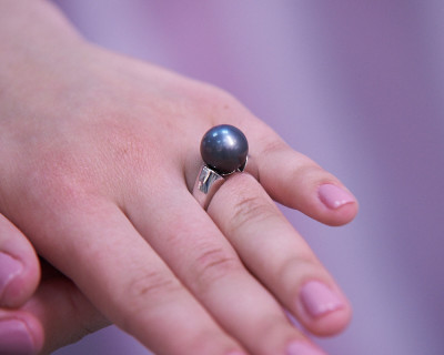 Кольцо из серебра с черной морской Таитянской жемчужиной 11,6-11,9 мм