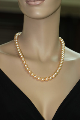 Ожерелье из розового круглого речного жемчуга. Жемчужины 9-10 мм